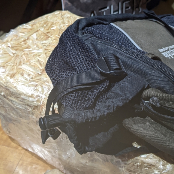 Columbia Large Hiking Fanny Pack - Picture 7 of 13